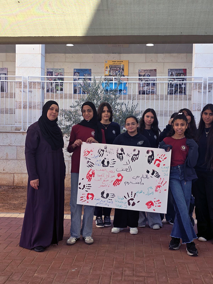 محاضرة توعويّة في مدرسة دار التربية والعلوم الشاملة عتيد جلجولية حول نبذ العنف وضبط النفس